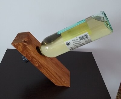 Floating wine holder - image2